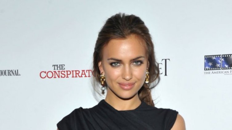 Крака, усмивка &ndash; неустоимата Ирина Шейк