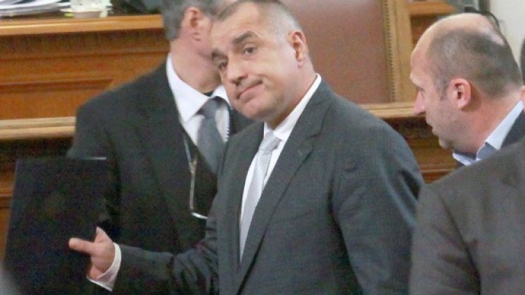 Борисов и Нинова се хлъзнаха по филия с мас