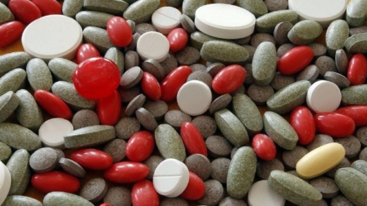 Дете е с опасност за живота, нагълтало се с хапчета