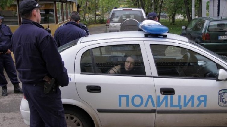 Пияни студенти бият пазач на ВУЗ, скачат на полицаи