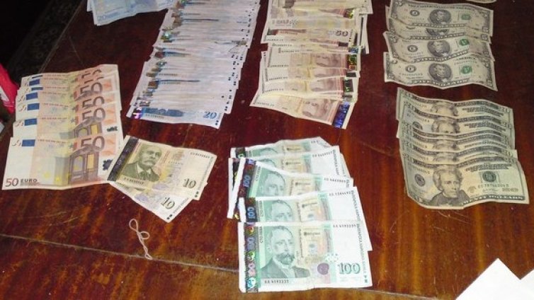 Мними служители на Червения кръст измамиха бургазлийка