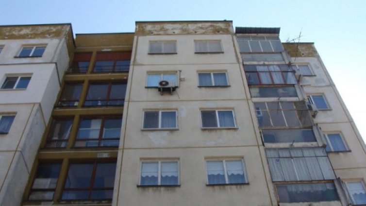 Държавата поема 50% при саниране на панелки
