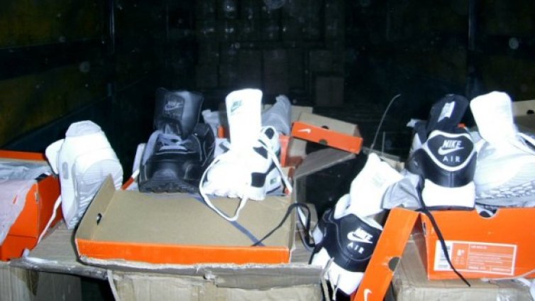 10 000 чифта маратонки менте хванаха на Капитан Андреево