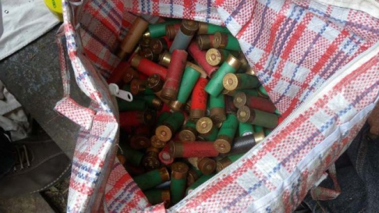 Дядо шашна полицаи с незаконен боен арсенал