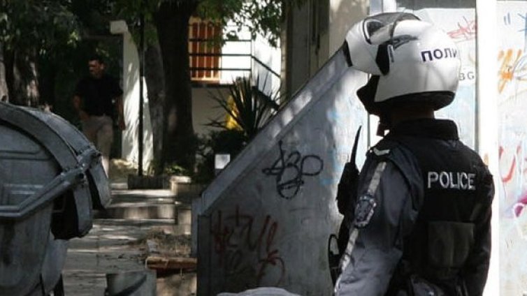 Непълнолетен взриви самоделка в училище