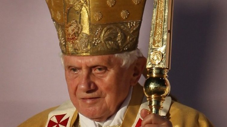 Папата закри манастир заради скандална слава