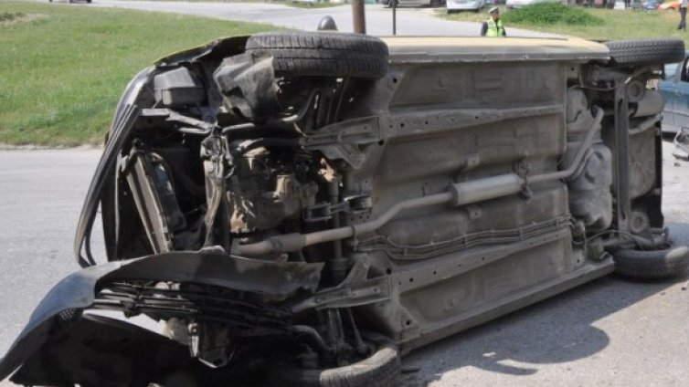 Шофьор с 3,66&permil; алкохол се обърна на селски път