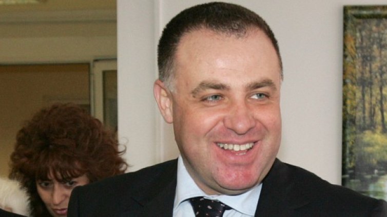 Пиленцата, натъпкани с вода, в ъгълчето