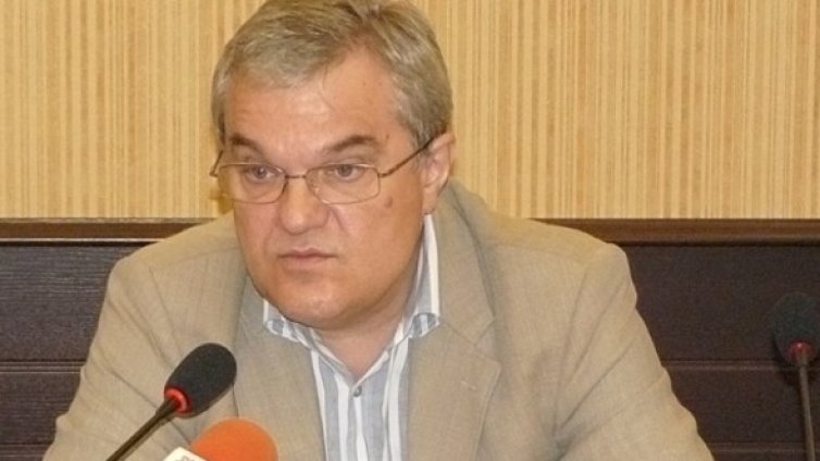 Румен Петков станал като Лепа Брена