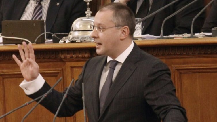 ГЕРБ подкупва предизборно, изрева Станишев