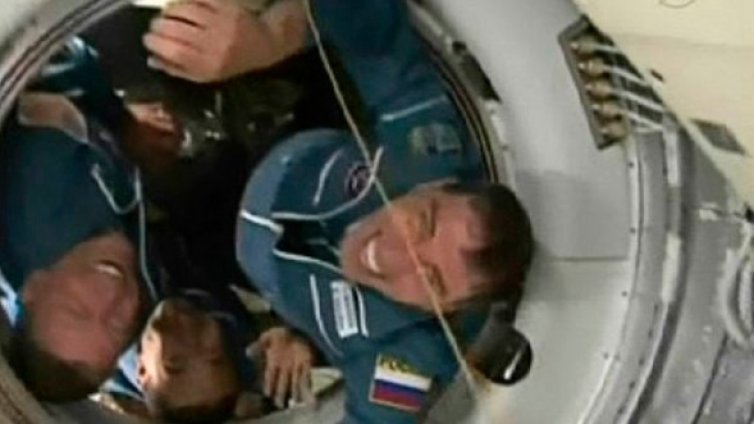 "Съюз" се скачи с МКС