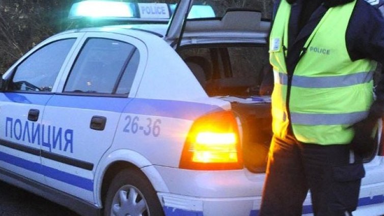Двама мъже пребиха служител на митническа агенция