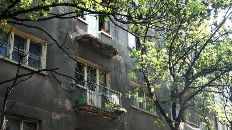 До десет дни бутат 34 опасни сгради в София