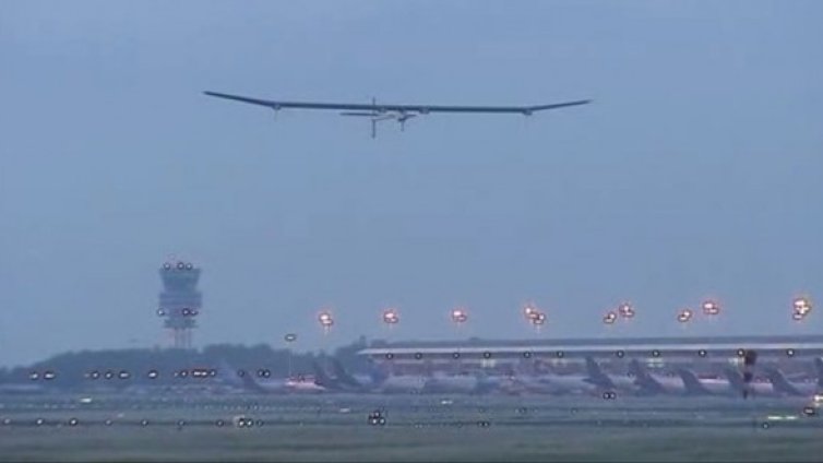 Само със силата на Слънцето – самолет на соларни клетки