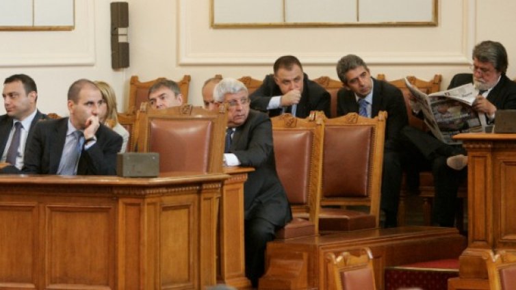 12,40 ч. &ndash;  НС гласува вота срещу кабинета "Борисов"