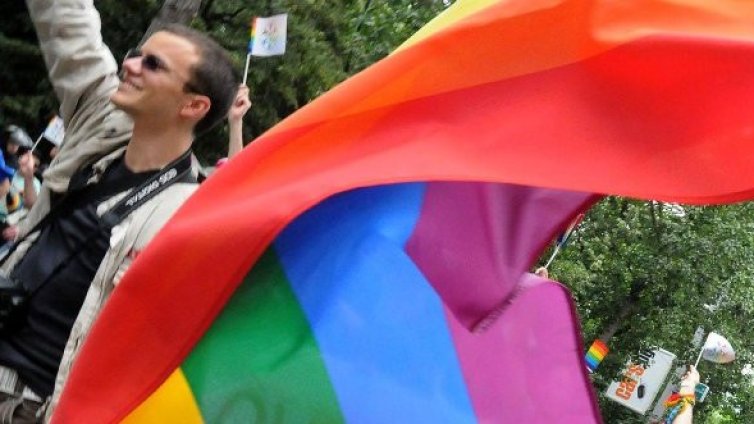 Гей парадът шества за равни права