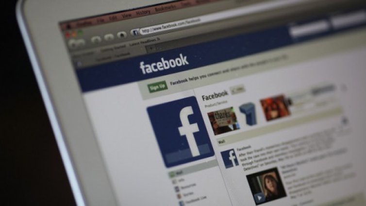 Facebook изкарва над 2 млрд. долара от дисплей реклама