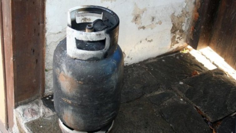 Взрив на газова бутилка уби мъж