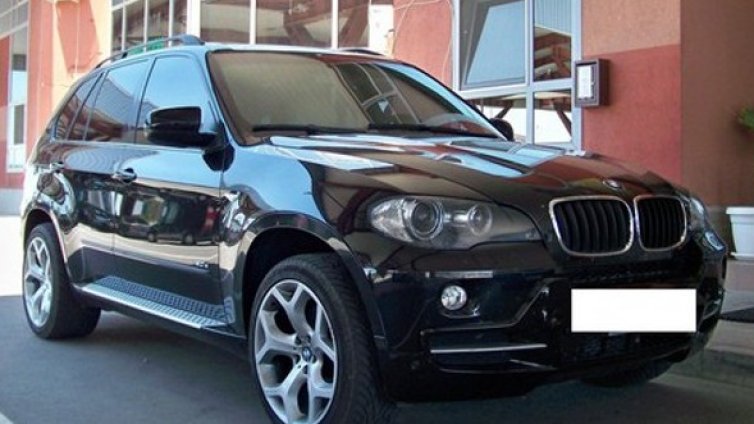 Спряха на границата Ауди с пренабити номера и крадено БМВ