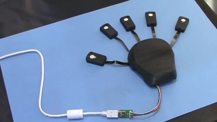 Японците създадоха компютърна мишка с пет пръста