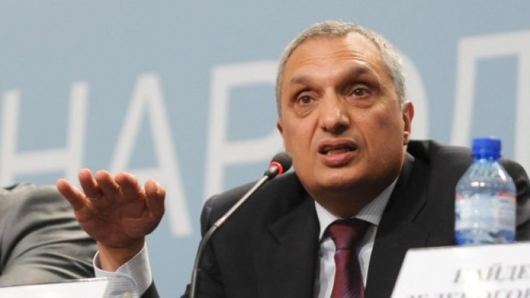 Парламентът започвал да прилича на ВСС