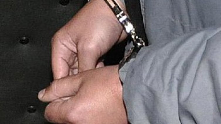 Задържаха мъж склонявал непълнолетни към проституция