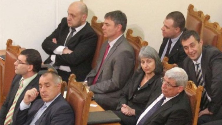 Законът "Попова" &ndash; удар от Цветанов или бламиране на кабинета