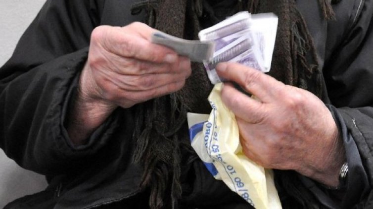 Закопчаха мним социален работник, откраднал 75 лв. от дядо