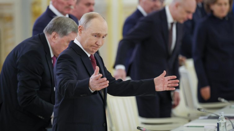 Най-трудната година на Путин: война без победа или мир, руснаци без интернет и без пари