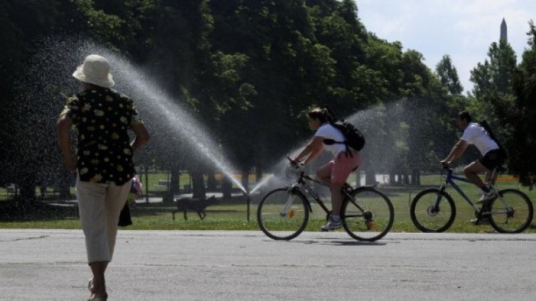 След убийството на Яна &ndash; полицаи и камери в Борисовата