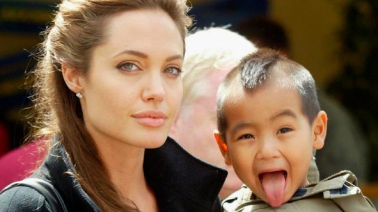 Анджелина Джоли пропищя от буболечки