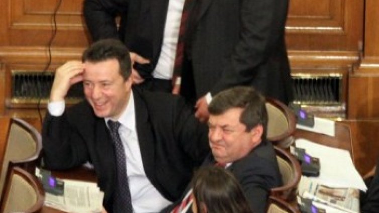 Бай Ганя се настани в парламента