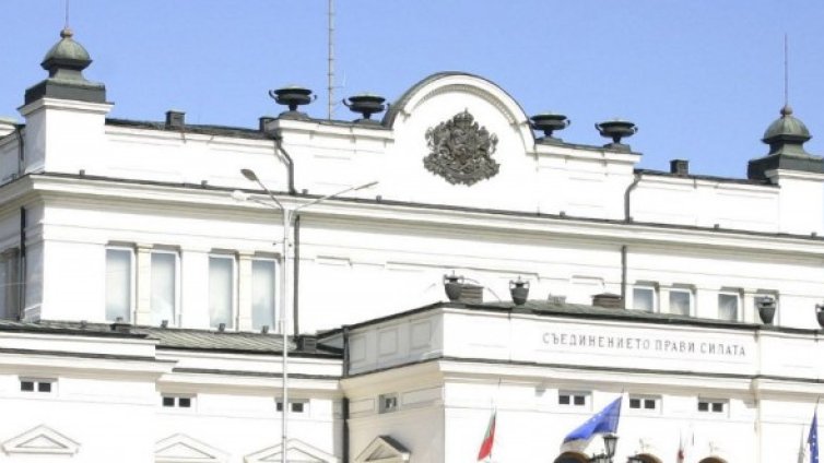 Парламентът гласува вота на недоверие