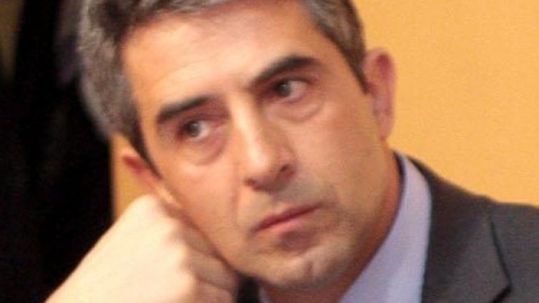 Плевнелиев пак се дърпа за президент