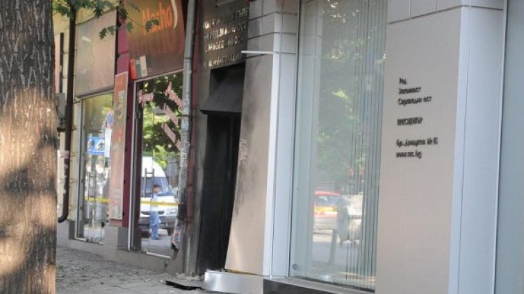 Не един, а двама братя с белезници за бомбите пред РЗС и ДСБ