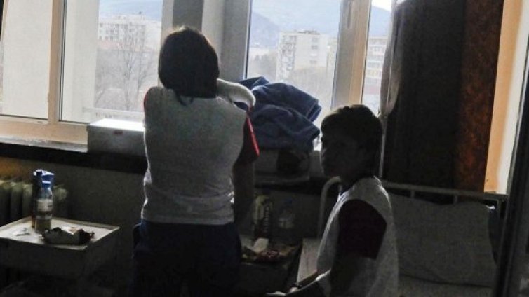 Всяка година 2000 български деца се изоставят в домове