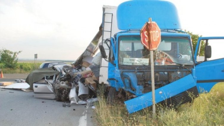 2 жертви и 39 ранени в катастрофи за денонощие