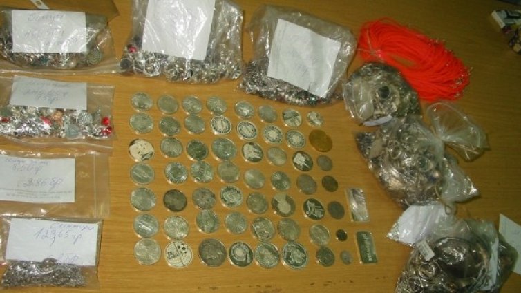 Над 8 кг сребро за 16 бона спипаха на Капитан Андреево