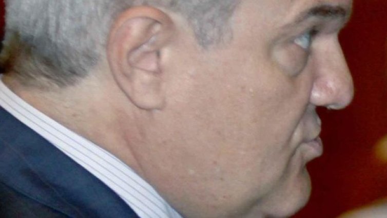 Петков дири сметка за "Лукойл"