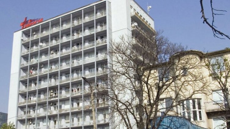 19-годишен искал да се самоубие. Ял стъкла