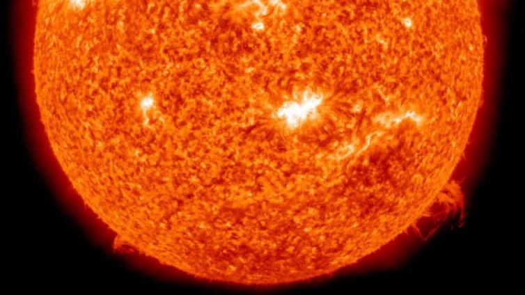 Песента на Слънцето издава къде ще се появят петната му