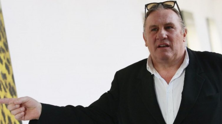 Депардийо съжалява, че се изпуснал в самолета