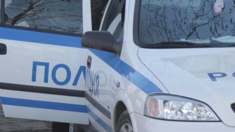 Свиха плик с 18 бона от паркирана кола във Видин