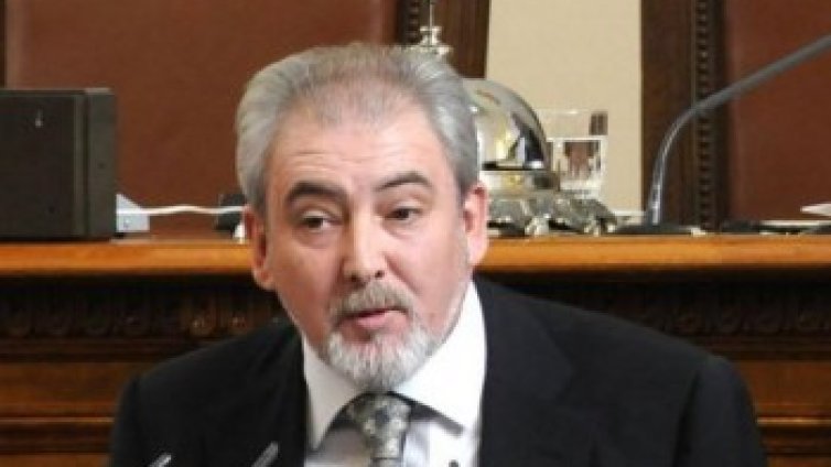 Искаме предсрочен вот, отсече Местан в НС