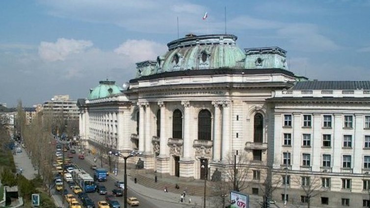 Алма матер с допълнителен прием за цели 48 специалности