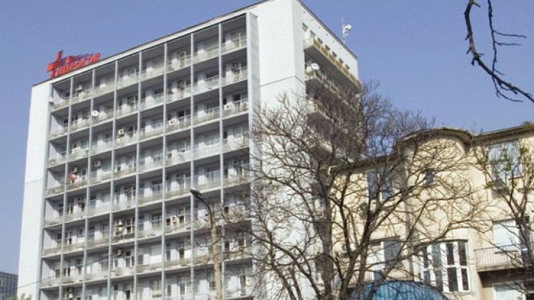 Двете сестри, ранени при катастрофата на Тракия, остават в Пирогов