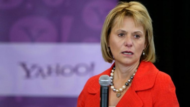 Yahoo уволни главния си изпълнителен директор