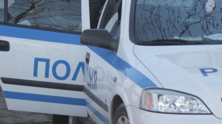Крадец обра 3 лева от мъж, докато спял