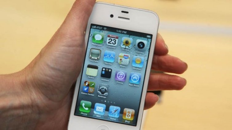 Шеф на HTC: iPhone е за стари хора!