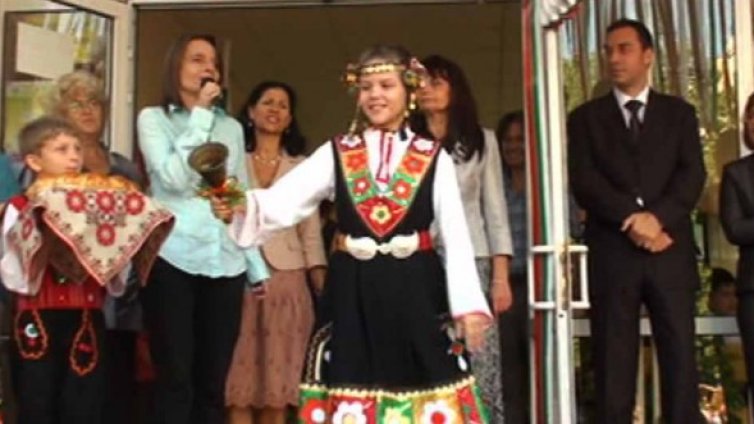 Сирени за първия учебен ден в Бургас